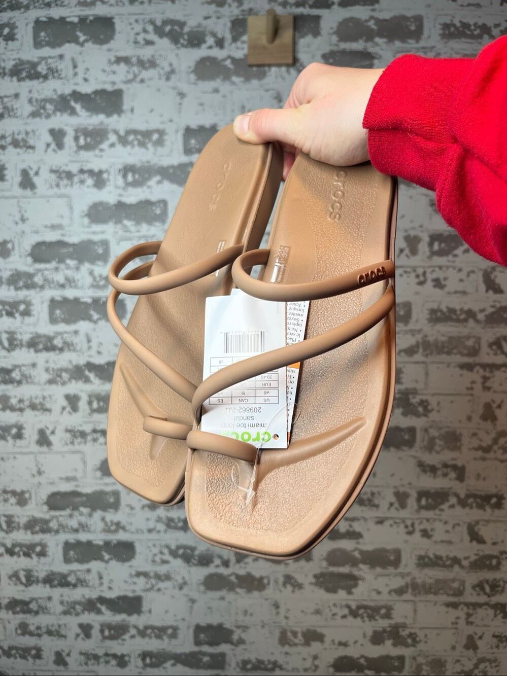 Crocs | women nwt Miami toe loop tan